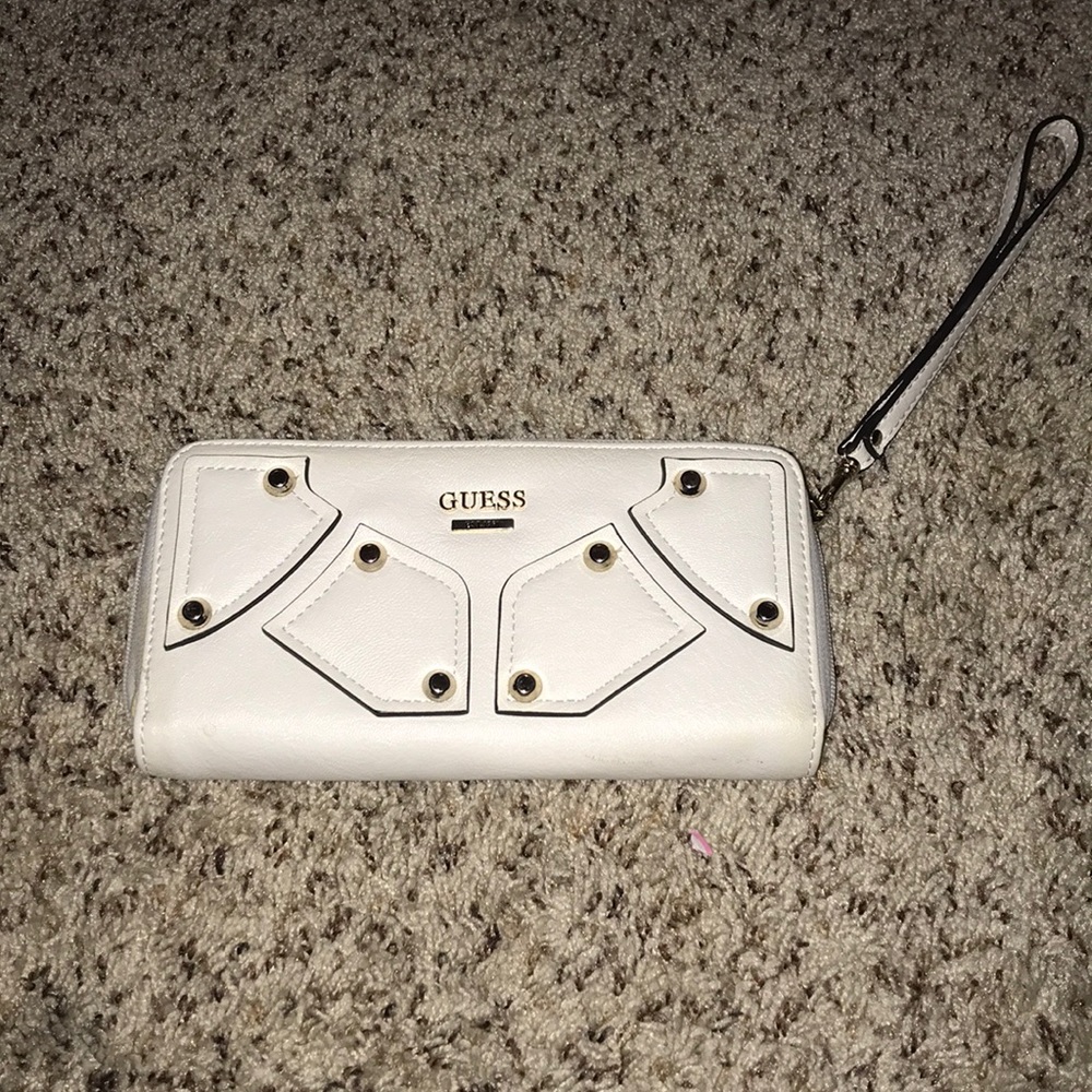 guess wristlet